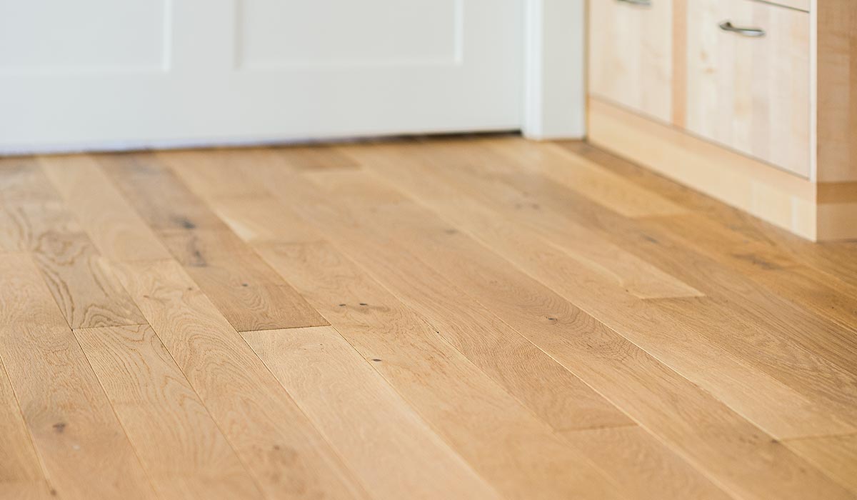 parkett-massivholz-naturholzboden-eiche-natur-wohngenuss-thun Parkett
