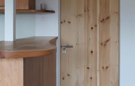 zimmertuer-arve-massiv-geseift-lantsch Holztür