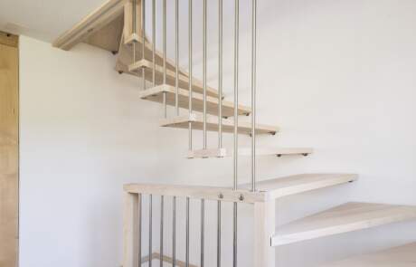 innenausbau-treppe-massivholz-geseift